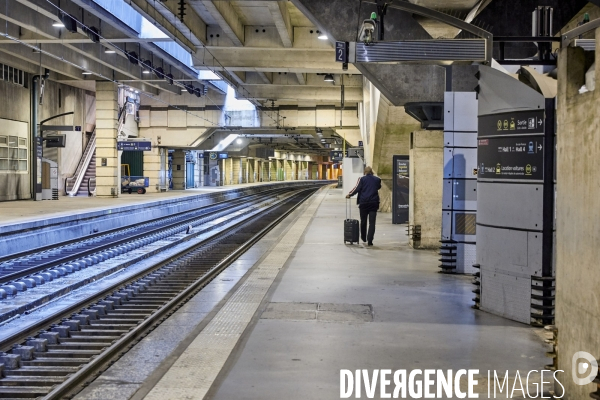 SNCF droit de retrait des agents sncf gare Montparnasse