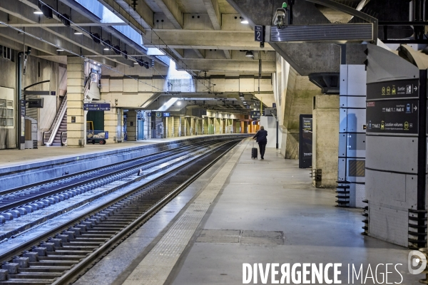 SNCF droit de retrait des agents sncf gare Montparnasse