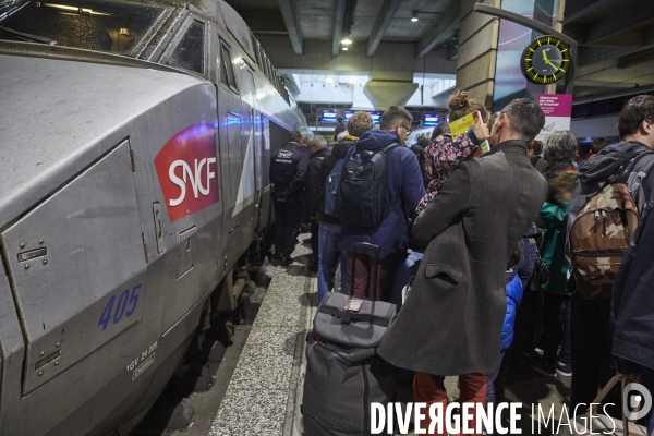 SNCF droit de retrait des agents sncf gare Montparnasse