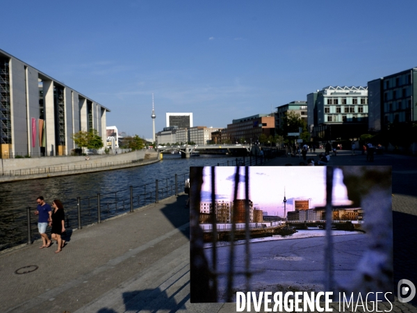 Berlin 30 ans plus tard. Une combinaison avant et après de deux images du mur de Berlin aujourd hui 2019 par rapport à 1989. Berlin 30 years later. A before and after 2019 compared to 1989.