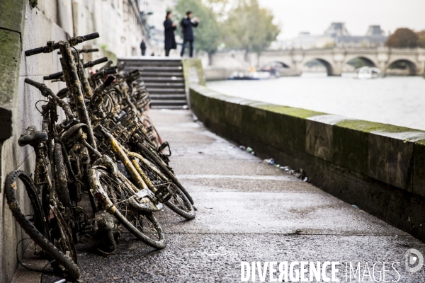 Trottinettes et vélos en libre service, victimes de l incivilité des usagers.