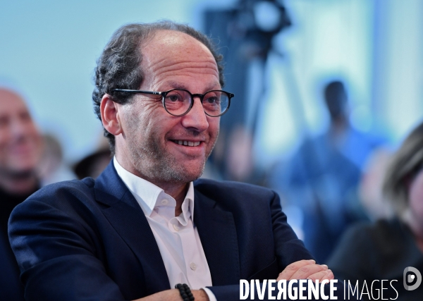 La République En Marche  présente les 53 premiers candidats de ses listes parisiennes