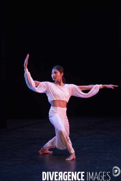 Pond Way - Merce Cunningham - Opera Ballet Vlaanderen