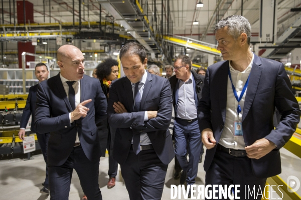 Amazon inaugure son nouveau centre de distribution robotisé en France.