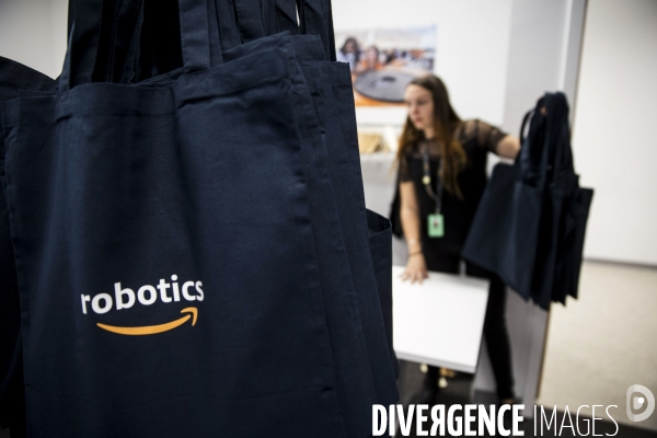 Amazon inaugure son nouveau centre de distribution robotisé en France.