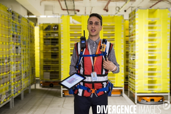 Visite du nouveau centre de distribution robotisé d Amazon.