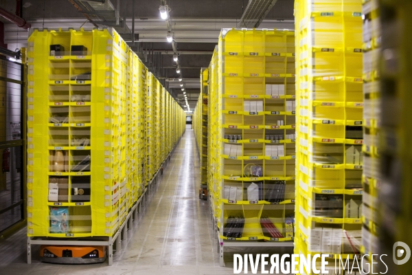 Visite du nouveau centre de distribution robotisé d Amazon.