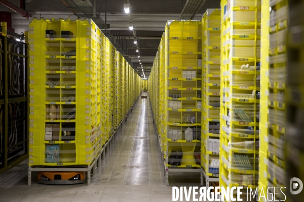 Visite du nouveau centre de distribution robotisé d Amazon.