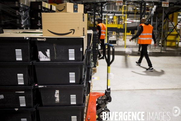 Visite du nouveau centre de distribution robotisé d Amazon.