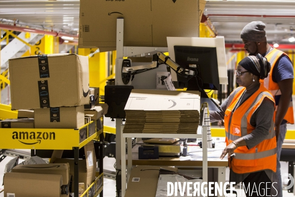 Visite du nouveau centre de distribution robotisé d Amazon.