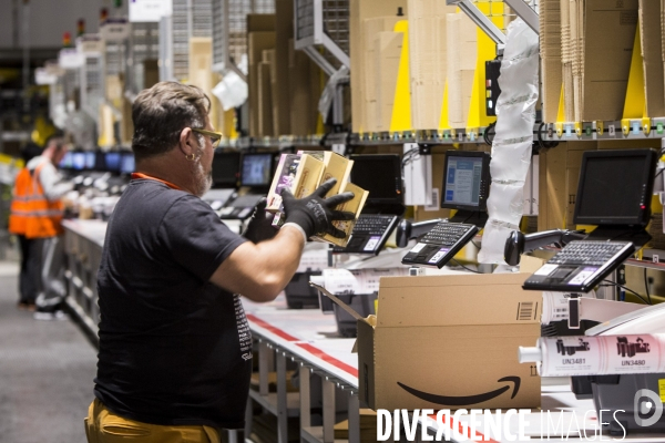 Visite du nouveau centre de distribution robotisé d Amazon.