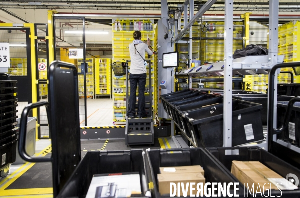 Visite du nouveau centre de distribution robotisé d Amazon.