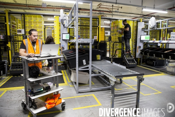 Visite du nouveau centre de distribution robotisé d Amazon.