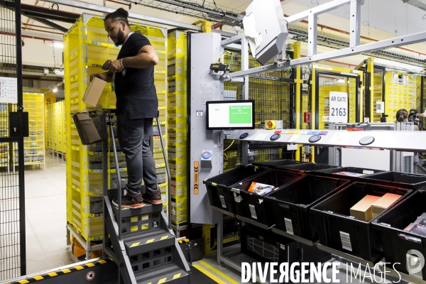 Visite du nouveau centre de distribution robotisé d Amazon.