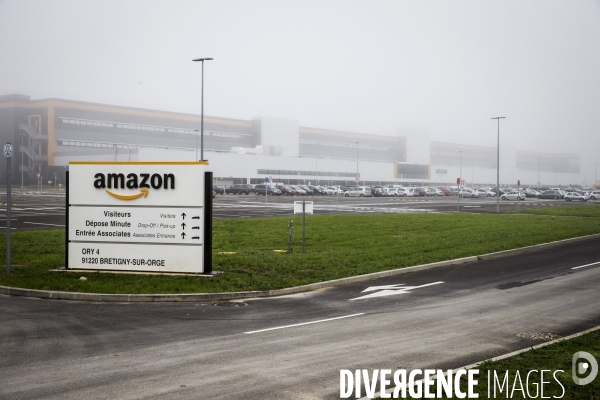 Visite du nouveau centre de distribution robotisé d Amazon.