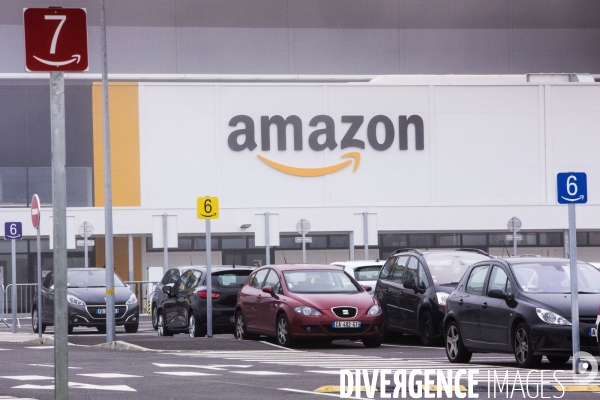 Visite du nouveau centre de distribution robotisé d Amazon.