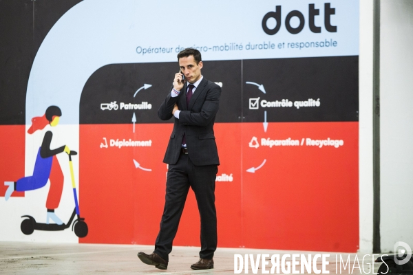 Jean-Baptiste DJEBBARI visite l entreprise Dott.