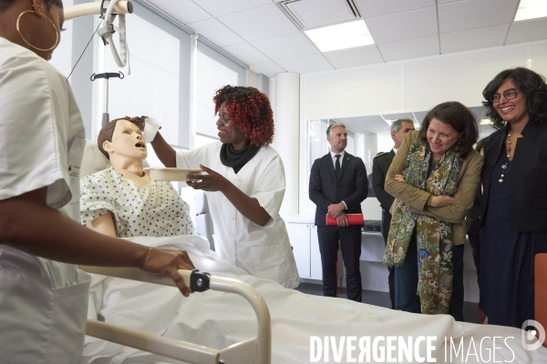 Visite d Agnès Buzyn et de Myriam El Khomri au centre des apprentis de la Croix-Rouge (Romainville)