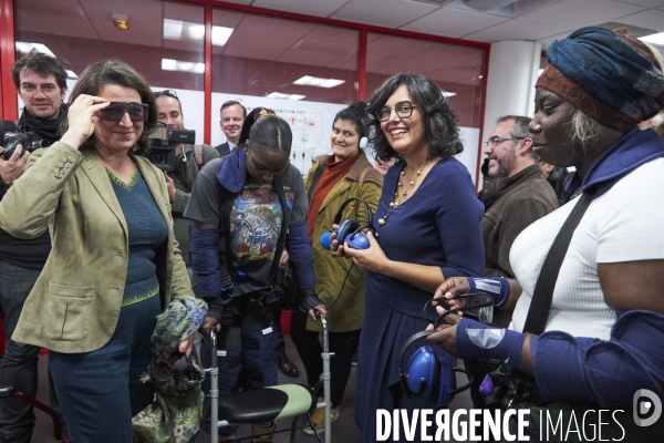 Visite d Agnès Buzyn et de Myriam El Khomri au centre des apprentis de la Croix-Rouge (Romainville)