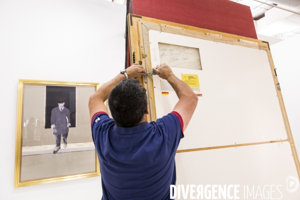 Dans les coulisses de l accrochage de l exposition:   BACON. En toutes lettres  présentée au Centre Pompidou, musée national d art moderne, du 11 septembre 2019 au 20 janvier 2020.