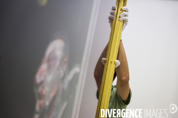 Dans les coulisses de l accrochage de l exposition:   BACON. En toutes lettres  présentée au Centre Pompidou, musée national d art moderne, du 11 septembre 2019 au 20 janvier 2020.