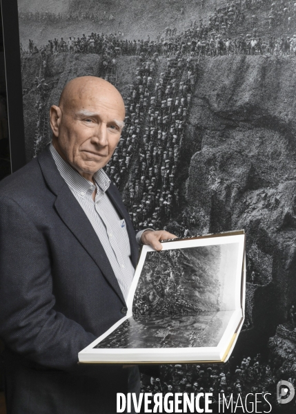 Sebastiao salgado dedicace son livre gold chez taschen