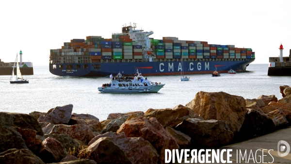 Illustration Septembre et Octobre 2019.Le porte conteneurs Otello de la compagnie CMA CGM quitte le port du Havre