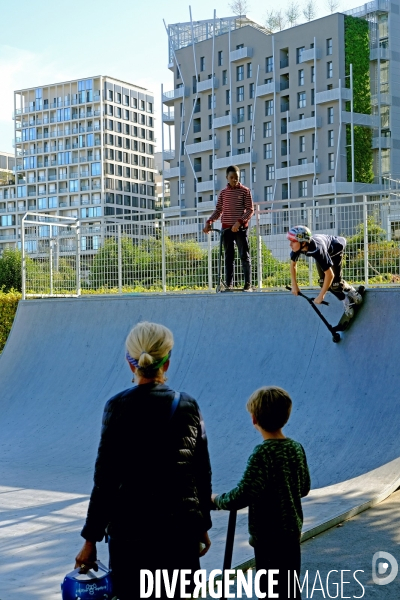 Illustration Septembre et Octobre 2019.Au skate parc du nouveau quartier Clichy Batignolles