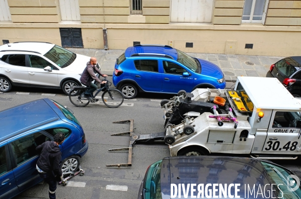 Illustration Septembre et Octobre 2019. Enlévement de voiture pour mise en fouriere
