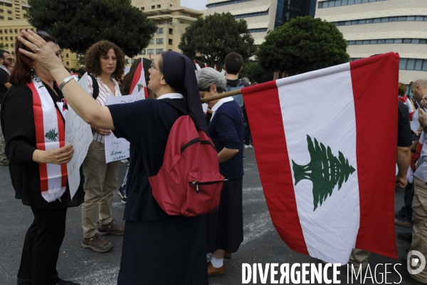 Les manifestations au Liban, l Intifada fiscale et la révolution Whatsapp Révolution 2019. Lebanon protests, the Tax Intifada, and Whatsapp Revolution 2019.