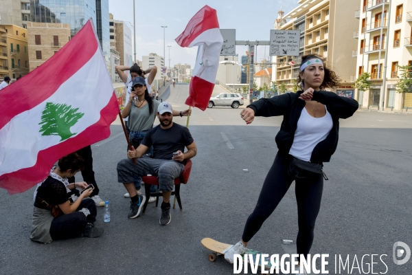 Les manifestations au Liban, l Intifada fiscale et la révolution Whatsapp Révolution 2019. Lebanon protests, the Tax Intifada, and Whatsapp Revolution 2019.
