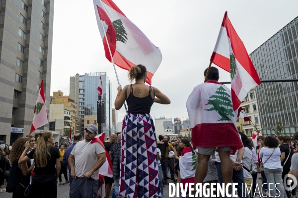 Les manifestations au Liban, l Intifada fiscale et la révolution Whatsapp Révolution 2019. Lebanon protests, the Tax Intifada, and Whatsapp Revolution 2019.