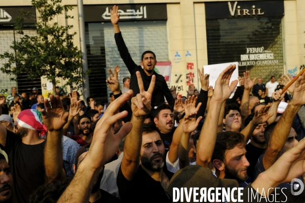 Les manifestations au Liban, l Intifada fiscale et la révolution Whatsapp Révolution 2019. Lebanon protests, the Tax Intifada, and Whatsapp Revolution 2019.