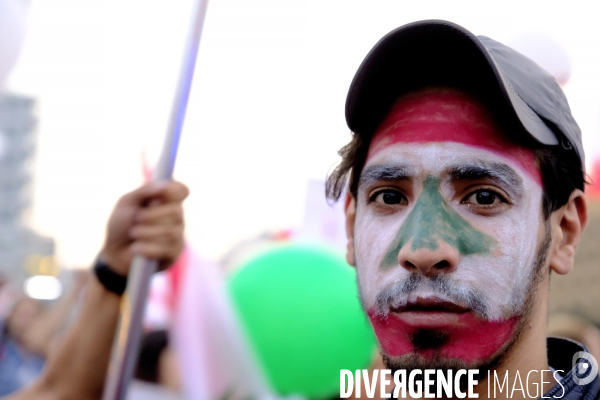 Les manifestations au Liban, l Intifada fiscale et la révolution Whatsapp Révolution 2019. Lebanon protests, the Tax Intifada, and Whatsapp Revolution 2019.