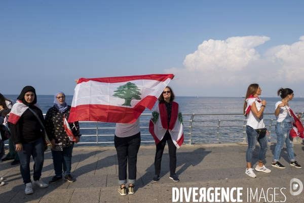 Les manifestations au Liban, l Intifada fiscale et la révolution Whatsapp Révolution 2019. Lebanon protests, the Tax Intifada, and Whatsapp Revolution 2019.