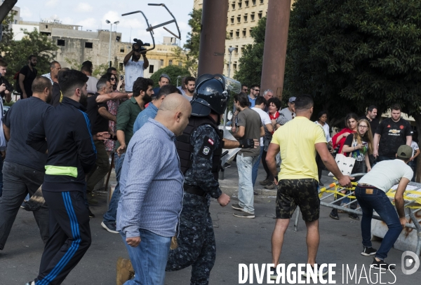 Les manifestations au Liban, l Intifada fiscale et la révolution Whatsapp Révolution 2019. Lebanon protests, the Tax Intifada, and Whatsapp Revolution 2019.