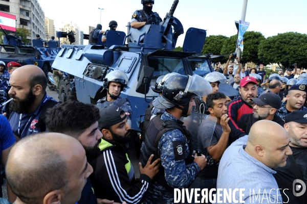 Les manifestations au Liban, l Intifada fiscale et la révolution Whatsapp Révolution 2019. Lebanon protests, the Tax Intifada, and Whatsapp Revolution 2019.