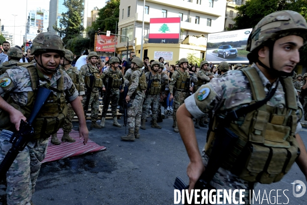 Les manifestations au Liban, l Intifada fiscale et la révolution Whatsapp Révolution 2019. Lebanon protests, the Tax Intifada, and Whatsapp Revolution 2019.