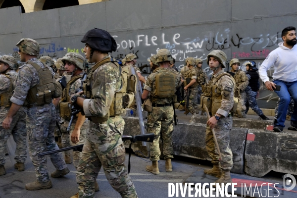Les manifestations au Liban, l Intifada fiscale et la révolution Whatsapp Révolution 2019. Lebanon protests, the Tax Intifada, and Whatsapp Revolution 2019.