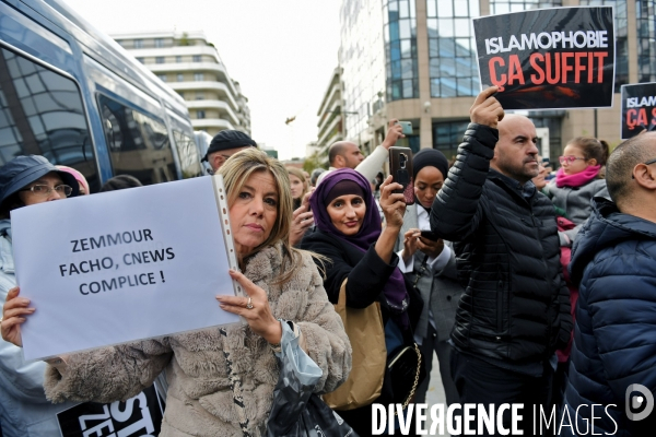 Rassemblement Stop Zemmour devant CNews