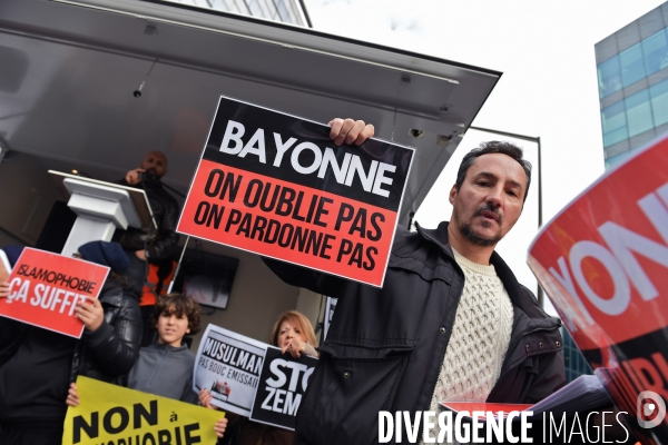 Rassemblement Stop Zemmour devant CNews