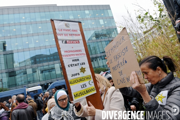 Rassemblement Stop Zemmour devant CNews