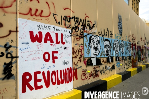 Graffitis au centre-ville de Beyrouth pendant la révolution 2019 au Liban. Graffitis in downtown Beirut during Revolution 2019 Lebanon.