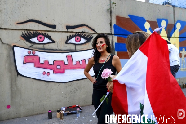 Graffitis au centre-ville de Beyrouth pendant la révolution 2019 au Liban. Graffitis in downtown Beirut during Revolution 2019 Lebanon.