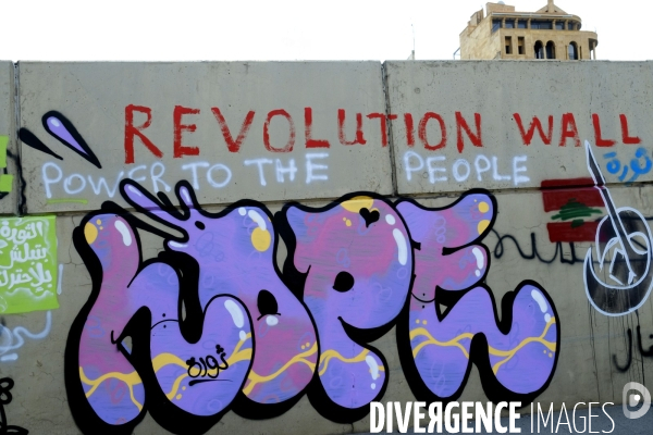 Graffitis au centre-ville de Beyrouth pendant la révolution 2019 au Liban. Graffitis in downtown Beirut during Revolution 2019 Lebanon.