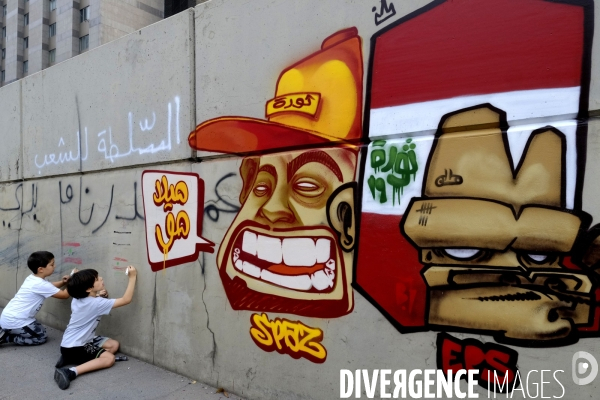 Graffitis au centre-ville de Beyrouth pendant la révolution 2019 au Liban. Graffitis in downtown Beirut during Revolution 2019 Lebanon.