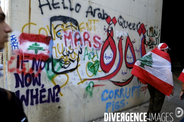 Graffitis au centre-ville de Beyrouth pendant la révolution 2019 au Liban. Graffitis in downtown Beirut during Revolution 2019 Lebanon.