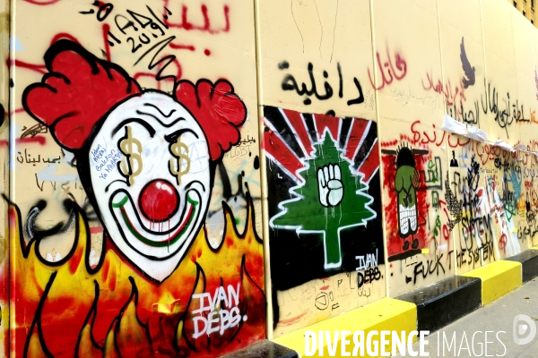 Graffitis au centre-ville de Beyrouth pendant la révolution 2019 au Liban. Graffitis in downtown Beirut during Revolution 2019 Lebanon.