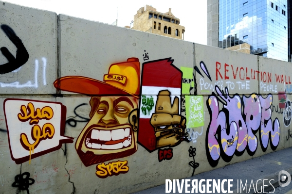 Graffitis au centre-ville de Beyrouth pendant la révolution 2019 au Liban. Graffitis in downtown Beirut during Revolution 2019 Lebanon.