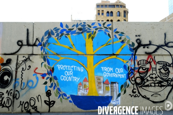 Graffitis au centre-ville de Beyrouth pendant la révolution 2019 au Liban. Graffitis in downtown Beirut during Revolution 2019 Lebanon.